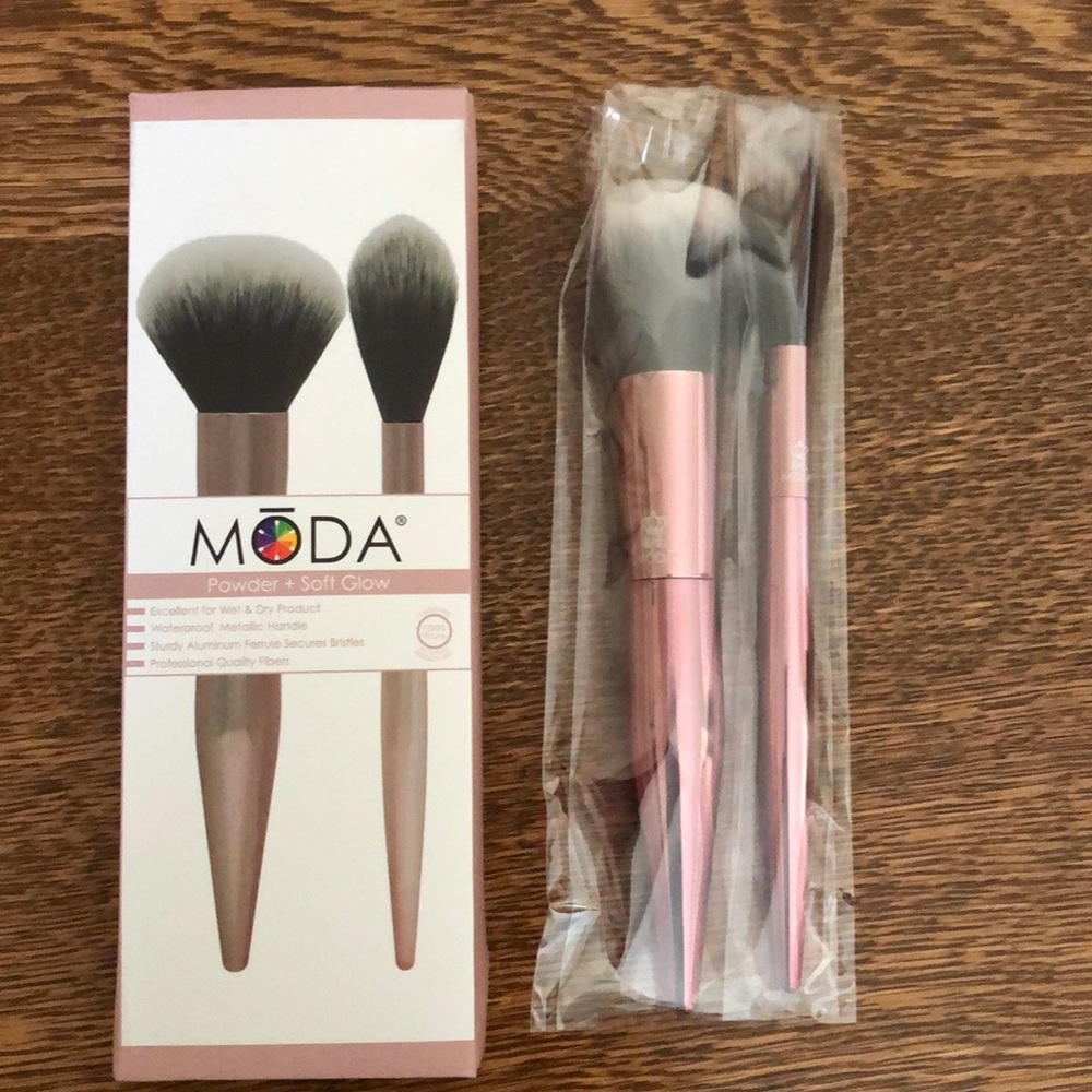 MODA  Makeup Powder and Soft Glow Brushes